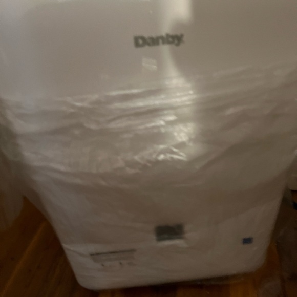 Danby DDR050BJP2WDB 50 Pint Dehumidifier with Pump in White Electronic - Picture 4 of 4